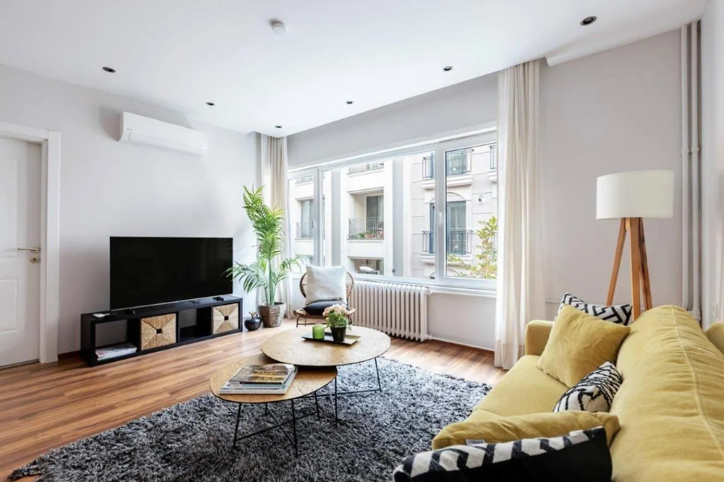 Spacious Modern Airy 4Bed2Bath Central Home! #369 Istanbul